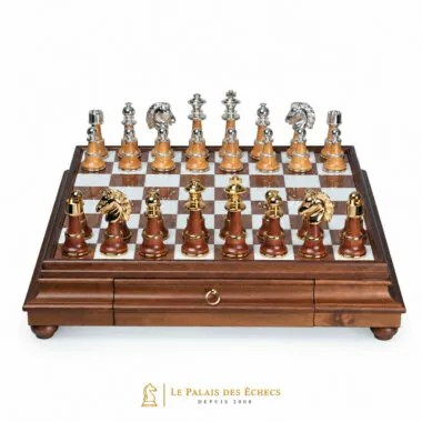 Ensemble Staunton XL III vu de trois quarts avec pièces dorées et argentées en place