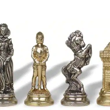 Ensemble Mary Stuart X Echiquier en Bois Foncé et Jeu d'Echecs en Métal – Image 4