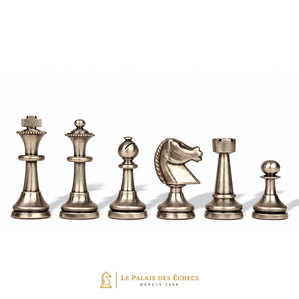 Pièces d'échecs Staunton en laiton argenté, détail dame, fou, cavalier et tour