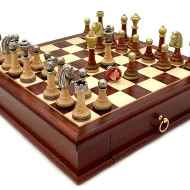 Alternative view of Ensemble Classic XV Echiquier en Bois d'Acajou et Erable et Jeu d'Echecs en Bois et Métal