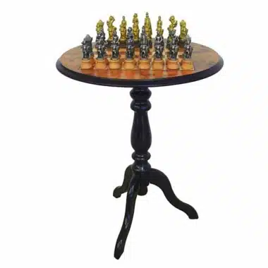 Table ronde en racine de bruyère avec jeu d'échecs Mary Stuart installé, vue d'ensemble
