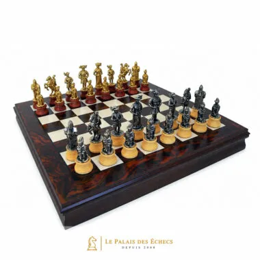 Ensemble "Lanzichenecchi" Echiquier en Bois de Noyer et d'Erable & Jeu d'Echecs en Métal et Bois Massif