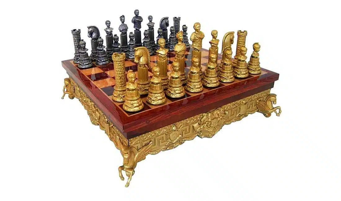 Ensemble "Empire Romain" Echiquier en Métal et Bois & Jeu d'Echecs en Métal Massif