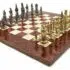 Ensemble Camelot Roi Arthur VI Echiquier en Bois d'Orme et de Bruyère et Jeu d'Echecs en Métal