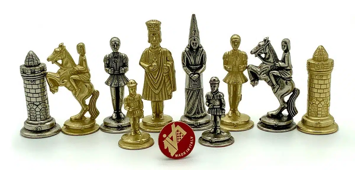 Ensemble Camelot Roi Arthur VI Echiquier en Bois d'Orme et de Bruyère et Jeu d'Echecs en Métal – Image 4