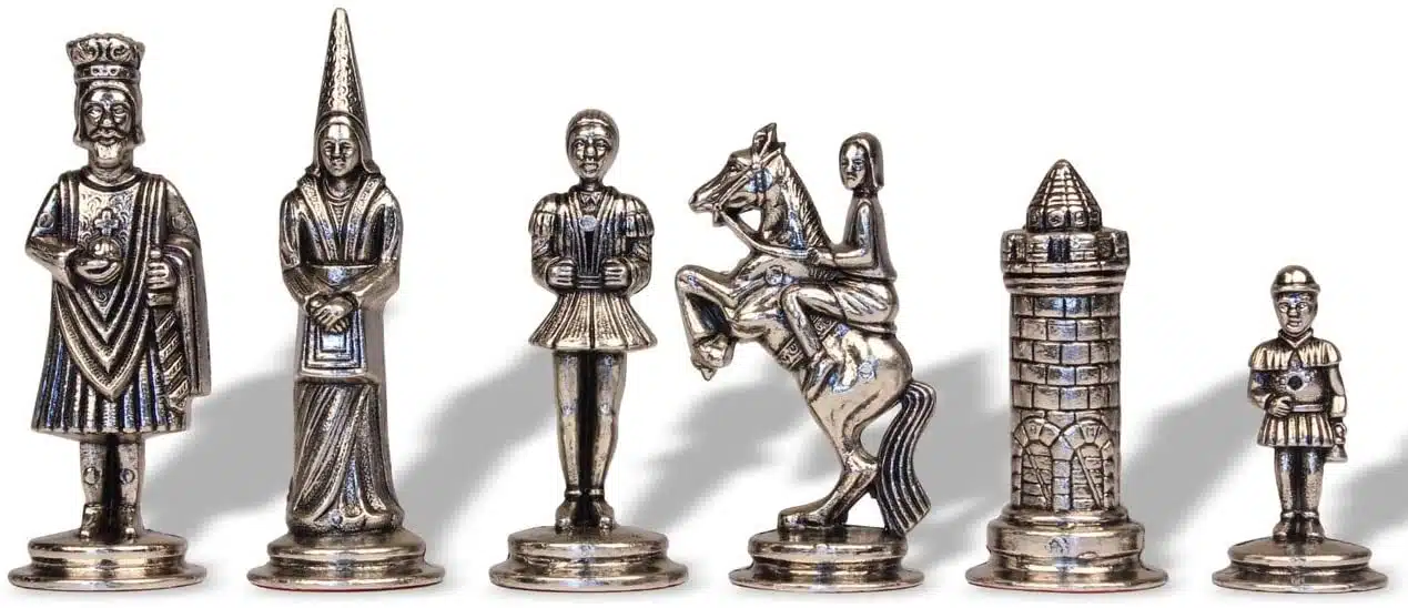 Ensemble Camelot Roi Arthur VI Echiquier en Bois d'Orme et de Bruyère et Jeu d'Echecs en Métal – Image 6
