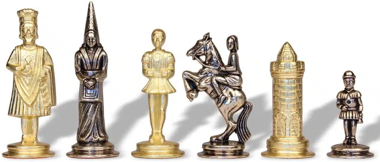 Ensemble Camelot Roi Arthur VI Echiquier en Bois d'Orme et de Bruyère et Jeu d'Echecs en Métal – Image 5