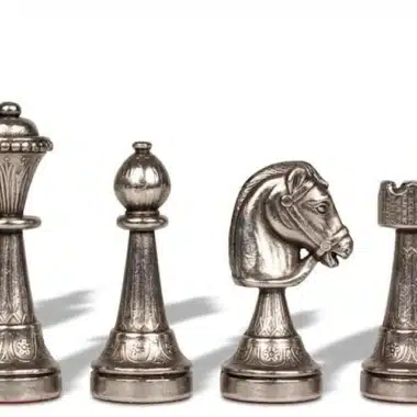 Ensemble Staunton Mix VIII Echiquier en Cuir et Jeu d'Echecs en Métal – Image 8