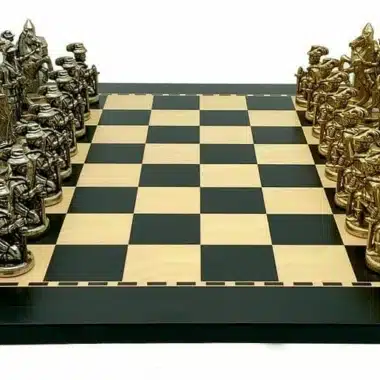 Ensemble Lanzichenecchi III Echiquier en Bois et Jeu d'Echecs en Métal – Image 2