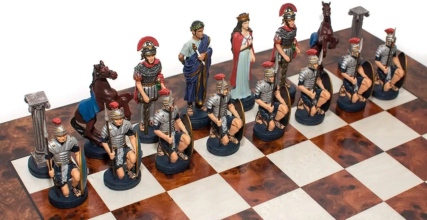 Armée romaine en étain avec soldats, centurion et dame drapée sur l'échiquier