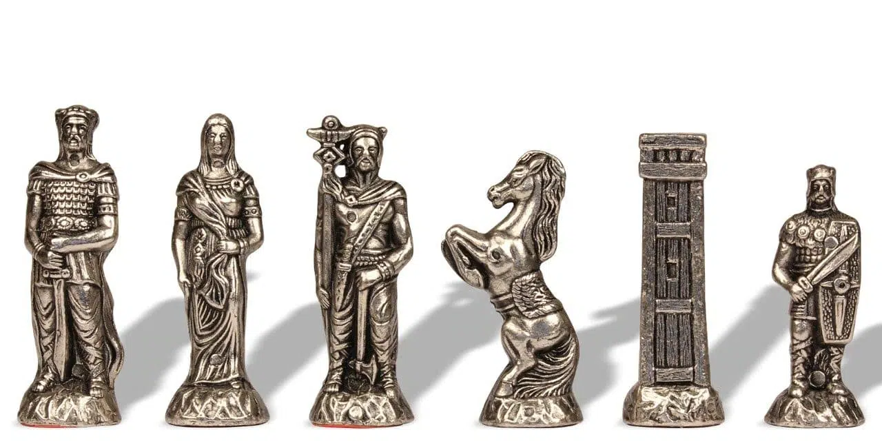 Romains vs Barbares V Echiquier avec Deux Tiroirs de Rangement et Jeu d'Echecs en Métal – Image 6
