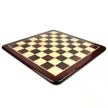 Ensemble César Echiquier Arrondi en Bois de Rose et d'Erable Mat & Jeu d'Echecs en Bois et Métal – Image 9