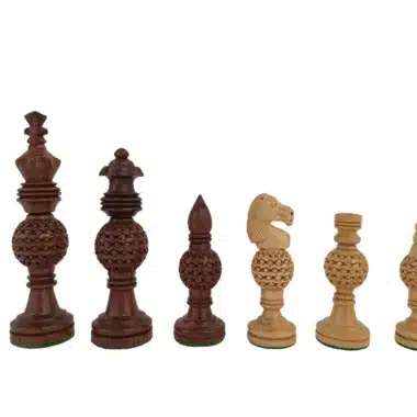 Pièces d'échecs Ashton alignées, roi, dame, fou, cavalier et pion