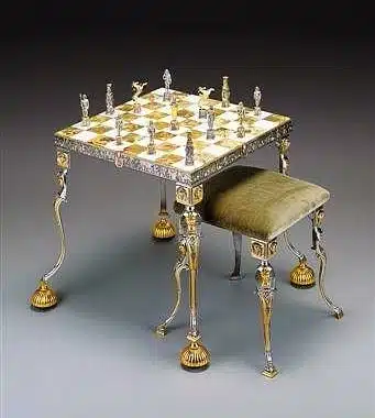 Ensemble "Ancienne Egypte" Table d'Echiquier et Jeu d'Echecs en Bronze, Onyx et Or 24 Carats