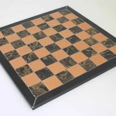 Ensemble Cuir et Laiton Echiquier en Cuir et Jeu d'Echecs en Laiton Plaqué Or et Argent – Image 3