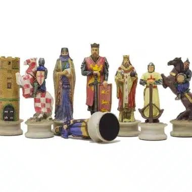 Ensemble Croisade II Echiquier en Bois d'Orme et de Bruyère et Jeu d'Echecs en Résine Peint à la Main – Image 11
