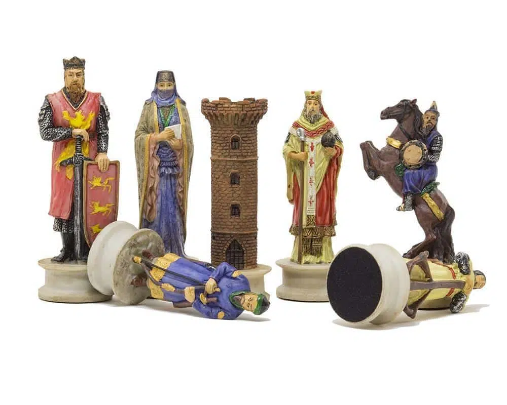 Ensemble Croisade II Echiquier en Bois d'Orme et de Bruyère et Jeu d'Echecs en Résine Peint à la Main – Image 12