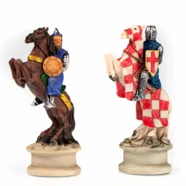 Ensemble Croisade II Echiquier en Bois d'Orme et de Bruyère et Jeu d'Echecs en Résine Peint à la Main – Image 14