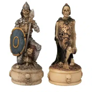 Ensemble Mort-Vivant IV Echiquier en Bois d'Erable Noir et Jeu d'Echecs en Résine Peint à la Main – Image 4