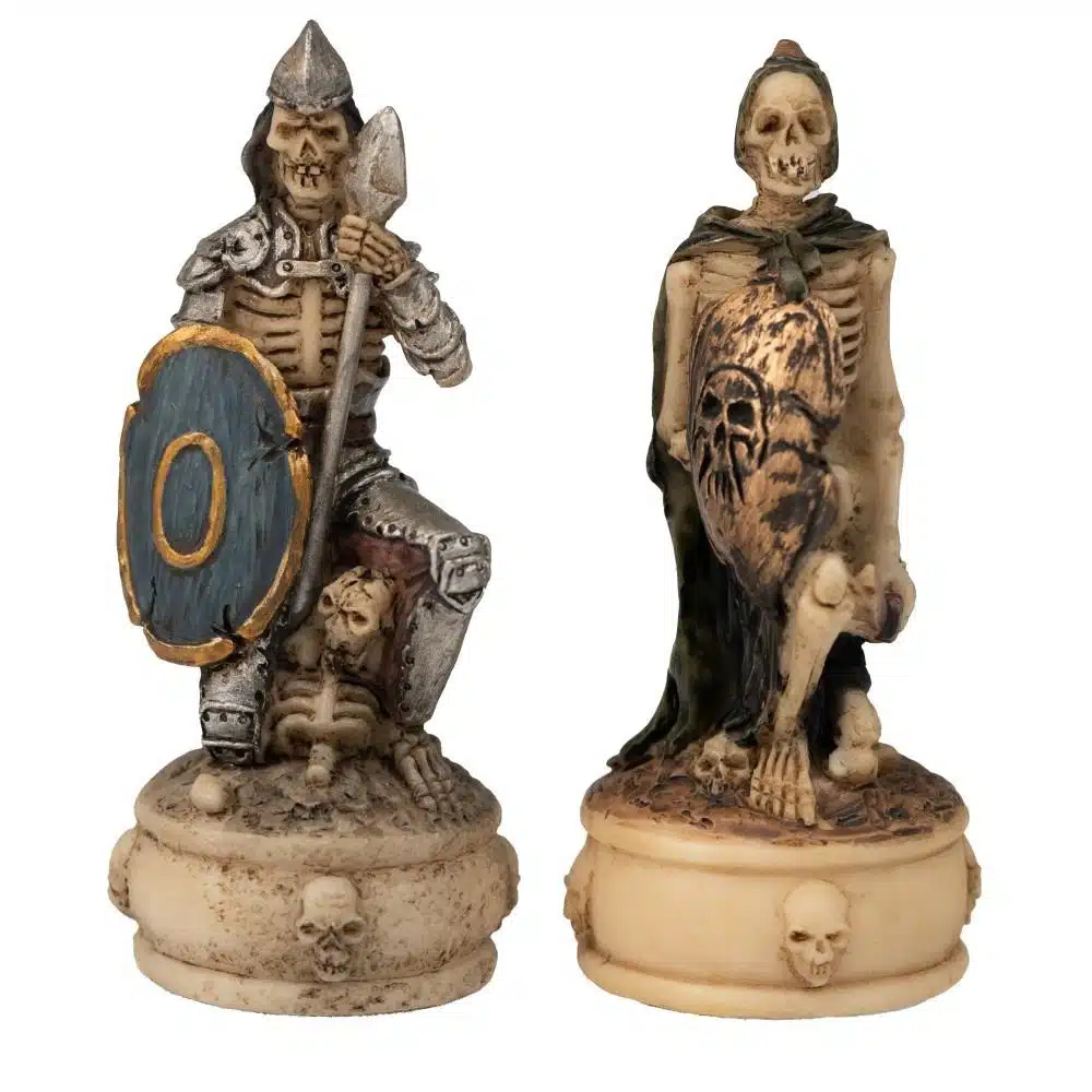 Ensemble Mort-Vivant IV Echiquier en Bois d'Erable Noir et Jeu d'Echecs en Résine Peint à la Main – Image 4