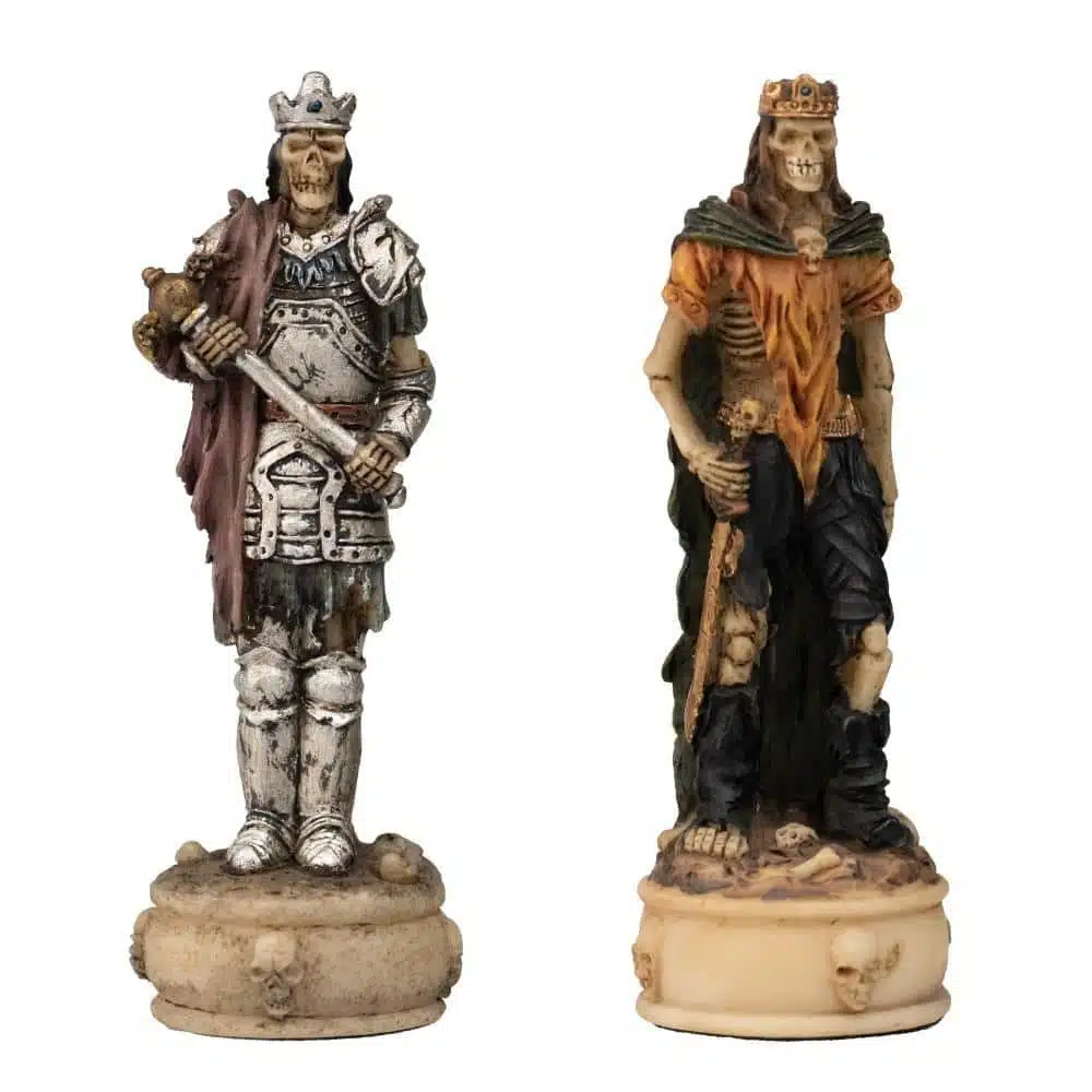 Ensemble Mort-Vivant IV Echiquier en Bois d'Erable Noir et Jeu d'Echecs en Résine Peint à la Main – Image 9