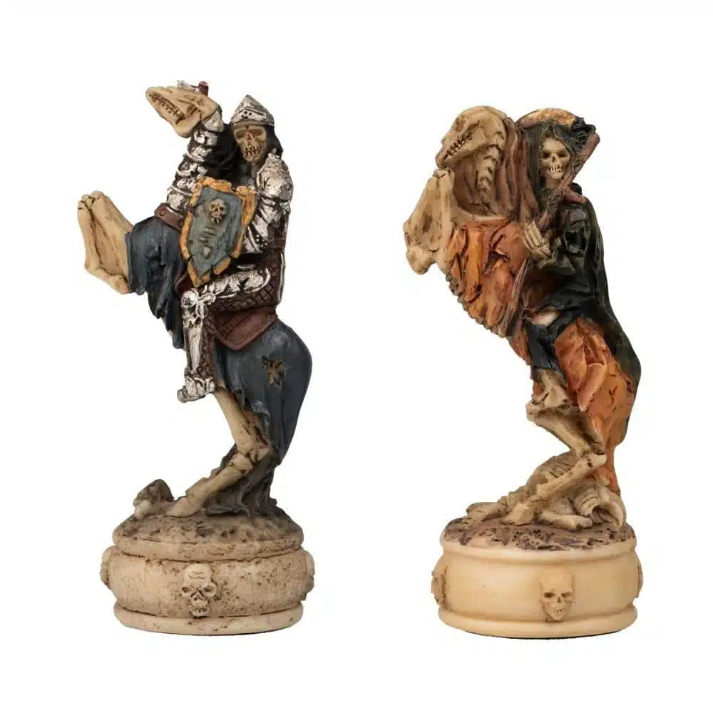 Ensemble Mort-Vivant IV Echiquier en Bois d'Erable Noir et Jeu d'Echecs en Résine Peint à la Main – Image 8