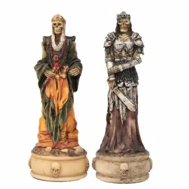 Ensemble Mort-Vivant IV Echiquier en Bois d'Erable Noir et Jeu d'Echecs en Résine Peint à la Main – Image 7