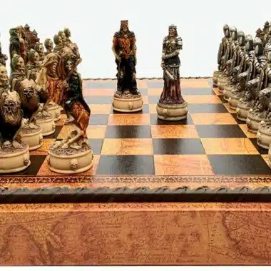Ensemble Mort-Vivant III Echiquier en Similicuir Ancien Monde Avec Rangement et Jeu d'Echecs en Résine Peint à la Main – Image 3