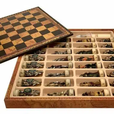 Ensemble Mort-Vivant III Echiquier en Similicuir Ancien Monde Avec Rangement et Jeu d'Echecs en Résine Peint à la Main – Image 4
