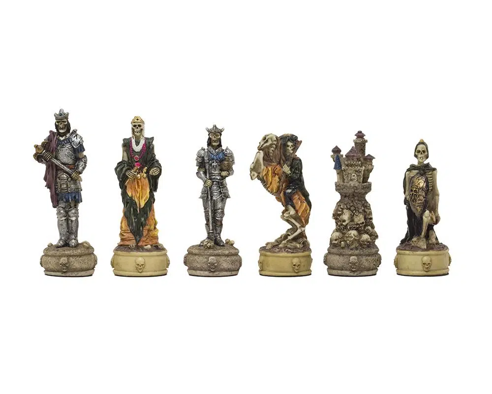 Ensemble Mort-Vivant IV Echiquier en Bois d'Erable Noir et Jeu d'Echecs en Résine Peint à la Main – Image 14