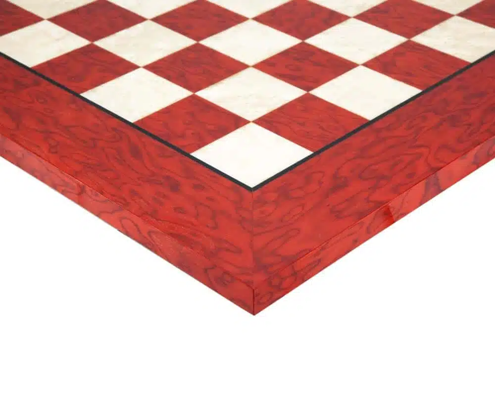 Échiquier en bois d'érable rouge, détail du coin et de la bordure