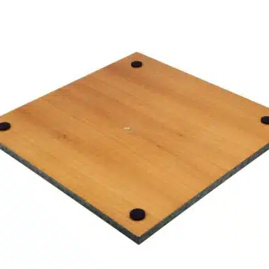 Dessous de l'échiquier en bois avec patins de protection et feutrine