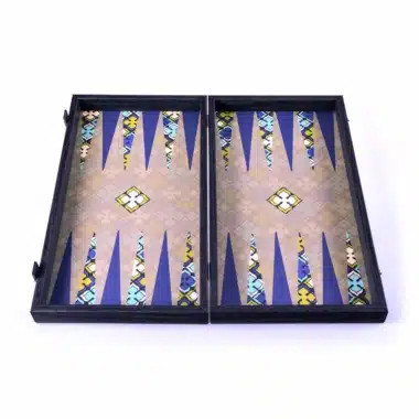 Backgammon Floral Créatif ouvert, plateau à motifs bleus et jaunes vu de face