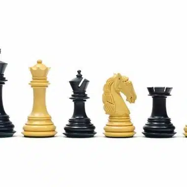 Jeu d'échecs Gambit en bois de buis, pièces noires et naturelles alignées