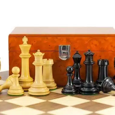 Ensemble Parthénon Echiquier en Bois de Noyer et d'Erable, Jeu d'Echecs en Bois d'Ebène et Buis & Coffret de Rangement – Image 6