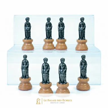 Pions et tours du jeu d'échecs Florence représentant des soldats argentés