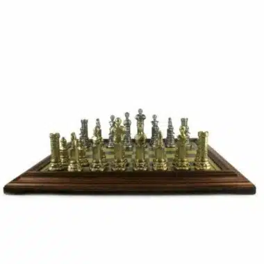 Jeu d'échecs Empire Romain VII avec pièces dorées et argentées sur échiquier, vue frontale
