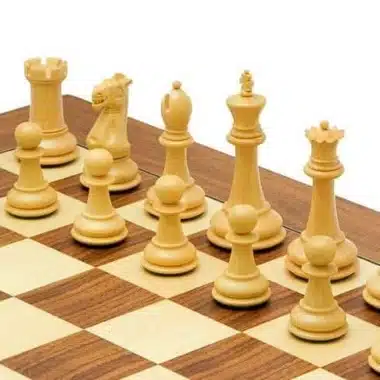 Pièces claires du jeu Victoria II, détail tour, cavalier et fou