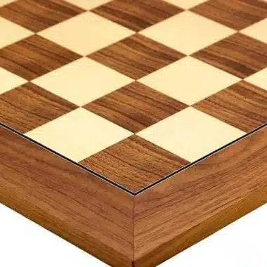 Échiquier en bois de noyer et d'érable, détail du coin et des cases