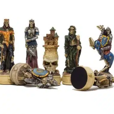 Ensemble Mort-Vivant III Echiquier en Similicuir Ancien Monde Avec Rangement et Jeu d'Echecs en Résine Peint à la Main – Image 12