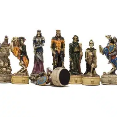 Ensemble Mort-Vivant III Echiquier en Similicuir Ancien Monde Avec Rangement et Jeu d'Echecs en Résine Peint à la Main – Image 11