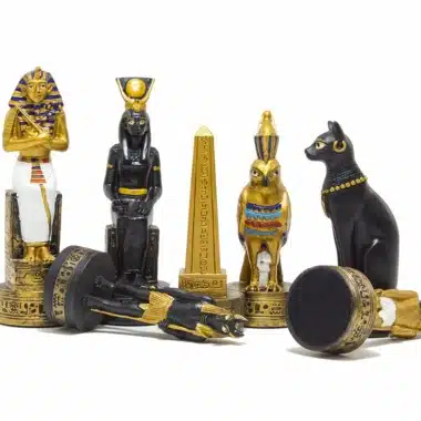 Jeu d'Echecs Égypte Ancienne en Résine & Échiquier en Similicuir Noir et Doré – Image 3