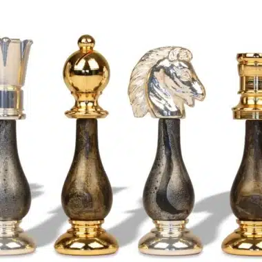 Jeu d'Echecs en Bois et Métal Plaqué Or et Argent & Echiquier en Cuir avec Tiroir de Rangement – Image 3