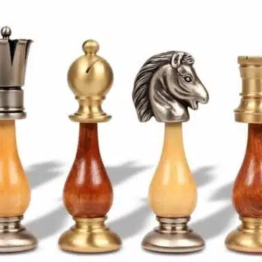 Jeu d'Echecs Grand Oriental - Échiquier en Bois de Bruyère et Bois d'Orme & Jeu d'Echecs en Laiton Massif et Bois – Image 3