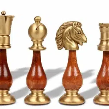Jeu d'Echecs Grand Oriental - Échiquier en Bois de Bruyère et Bois d'Orme & Jeu d'Echecs en Laiton Massif et Bois – Image 4