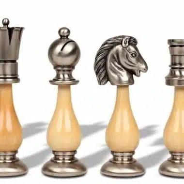 Jeu d'Echecs Grand Oriental - Échiquier en Bois de Bruyère et Bois d'Orme & Jeu d'Echecs en Laiton Massif et Bois – Image 5