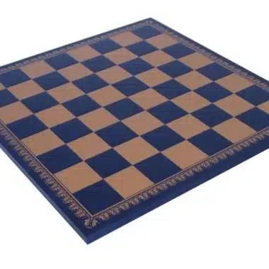 Jeu d'Echecs Renaissance en Métal Peint à la Main et Échiquier en Similicuir Doré / Bleu – Image 6