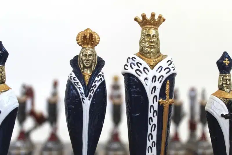 Grand Jeu d'Echecs Renaissance Italienne & Échiquier en Cuir avec Rangement – Image 4