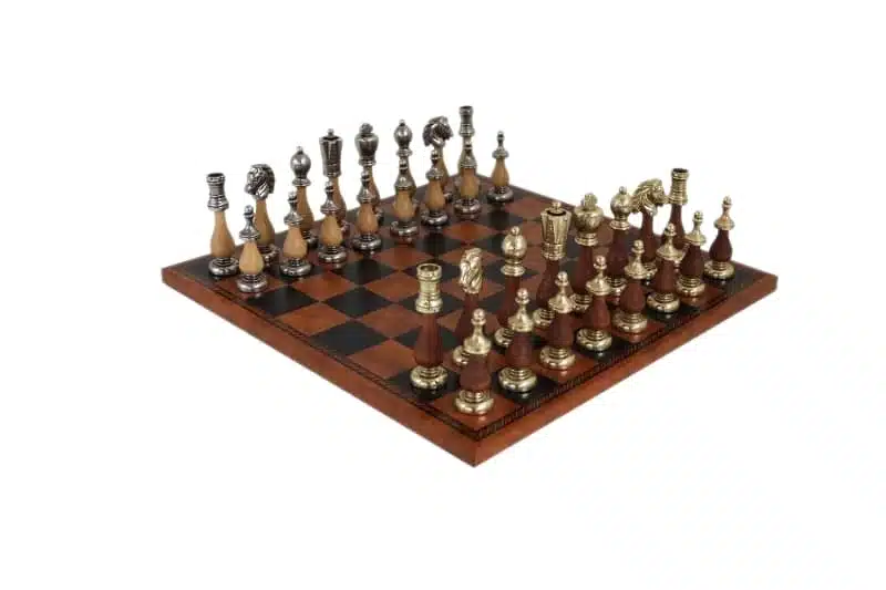 Jeu d'échecs complet en bois et métal sur échiquier en similicuir marron