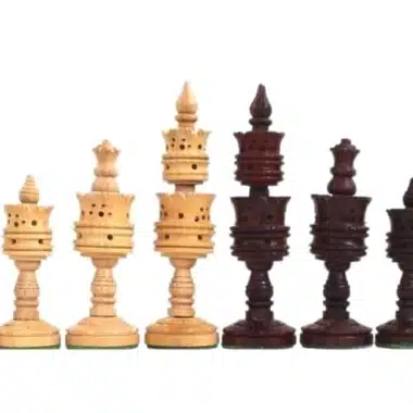Jeu d'Echecs Sculpté et Échiquier en Bois de Rose Foncé – Image 4